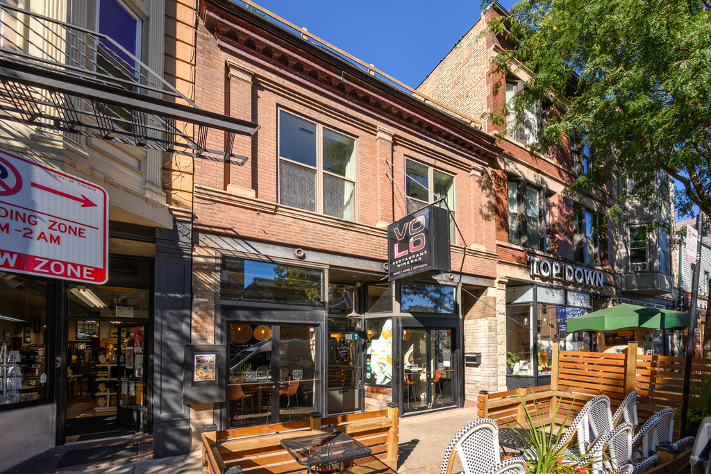 2008 W Roscoe Street - Photo 0