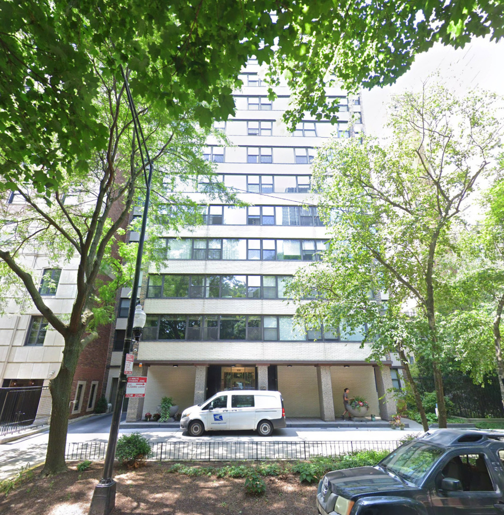 1540 N State Parkway - Photo 0