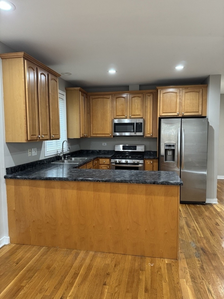 1702 S Newberry Avenue - Photo 2