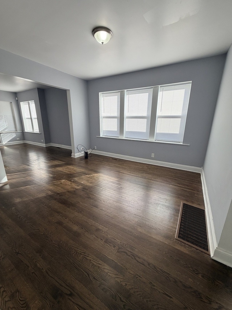 839 E 87th Place - Photo 3