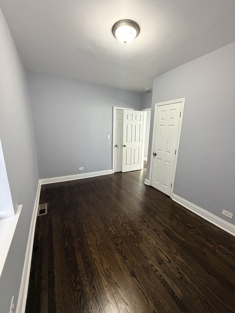 839 E 87th Place - Photo 5