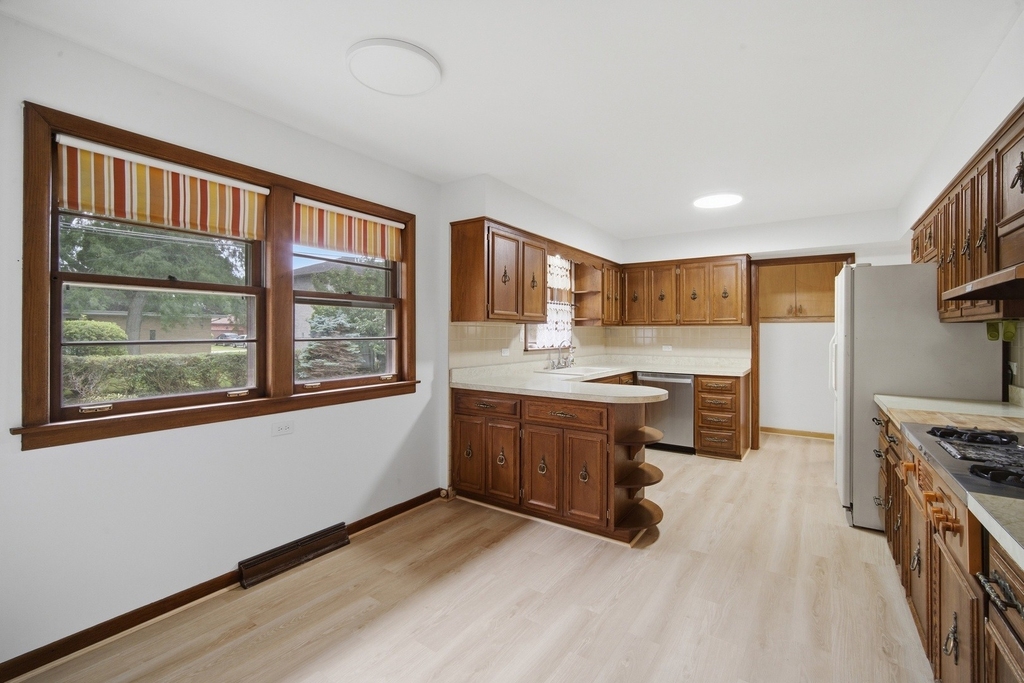 8001 W Balmoral Avenue - Photo 8