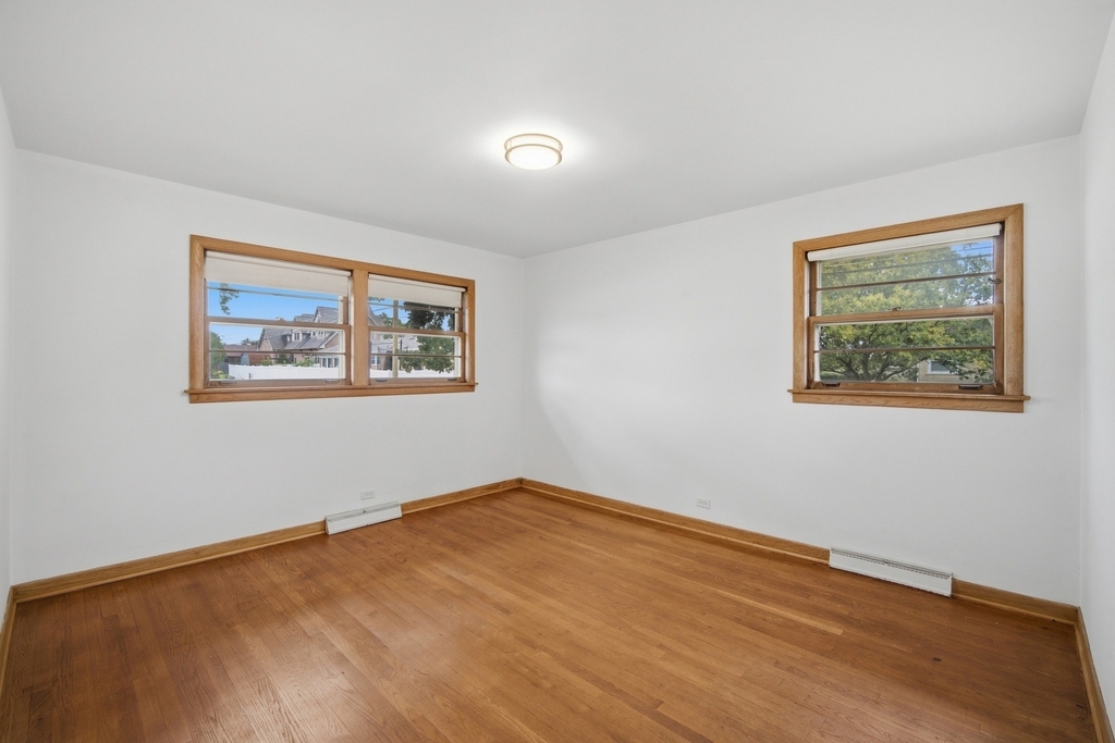 8001 W Balmoral Avenue - Photo 10