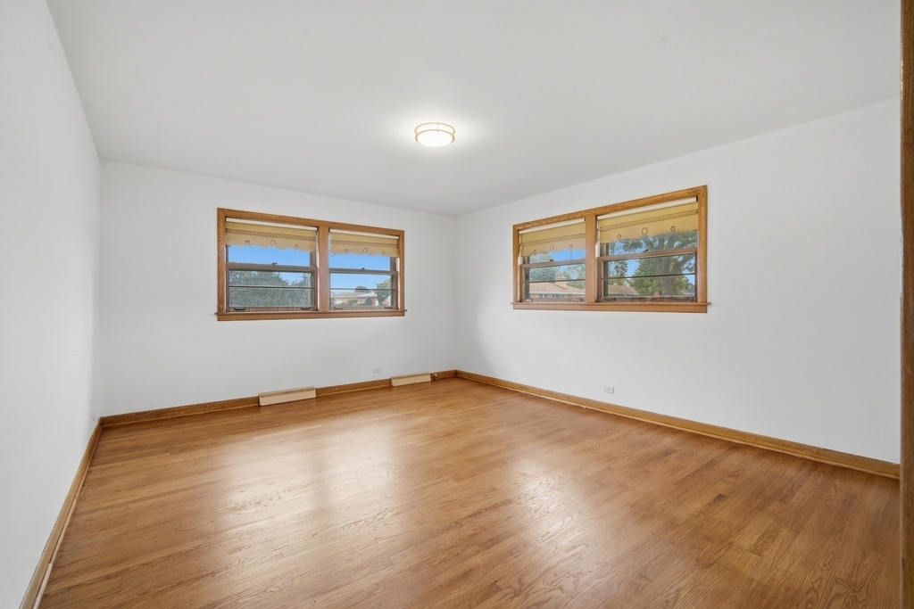 8001 W Balmoral Avenue - Photo 12
