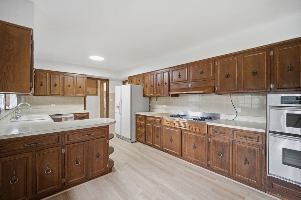8001 W Balmoral Avenue - Photo 7
