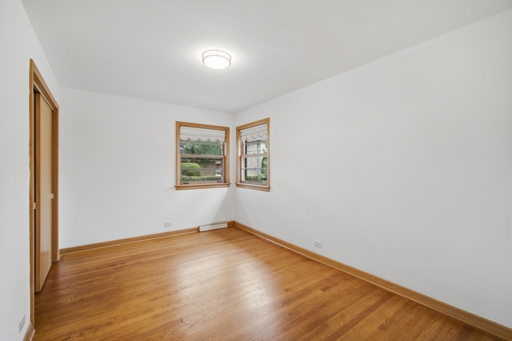 8001 W Balmoral Avenue - Photo 9
