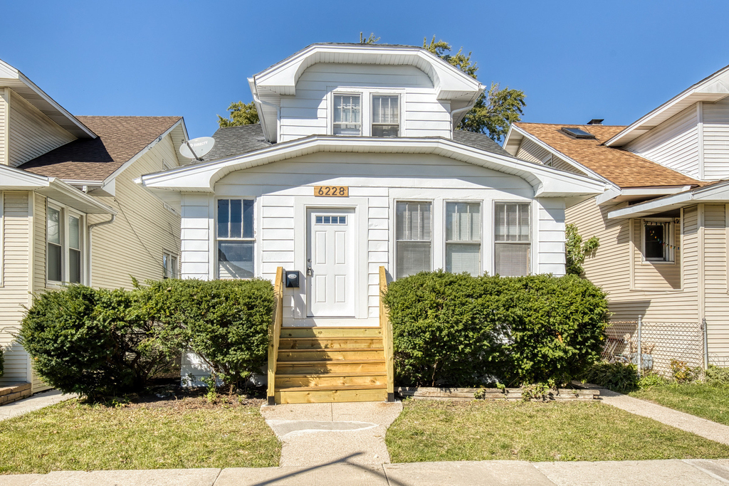 6228 W Berenice Avenue - Photo 0