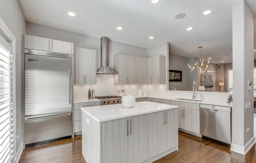 111 S Aberdeen Street - Photo 3