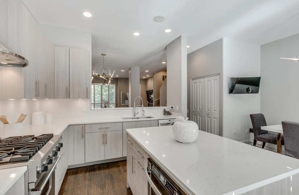 111 S Aberdeen Street - Photo 5