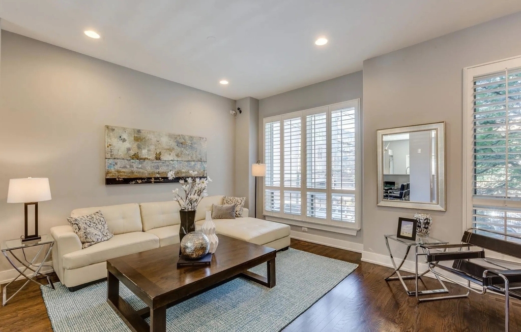 111 S Aberdeen Street - Photo 1