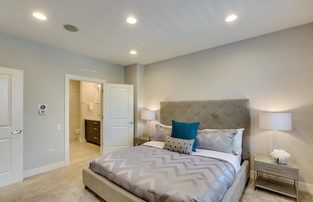 111 S Aberdeen Street - Photo 7