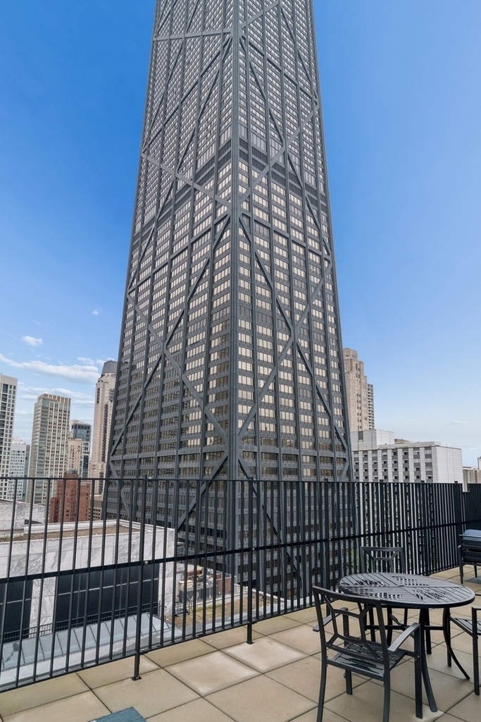 201 E Chestnut Street - Photo 18