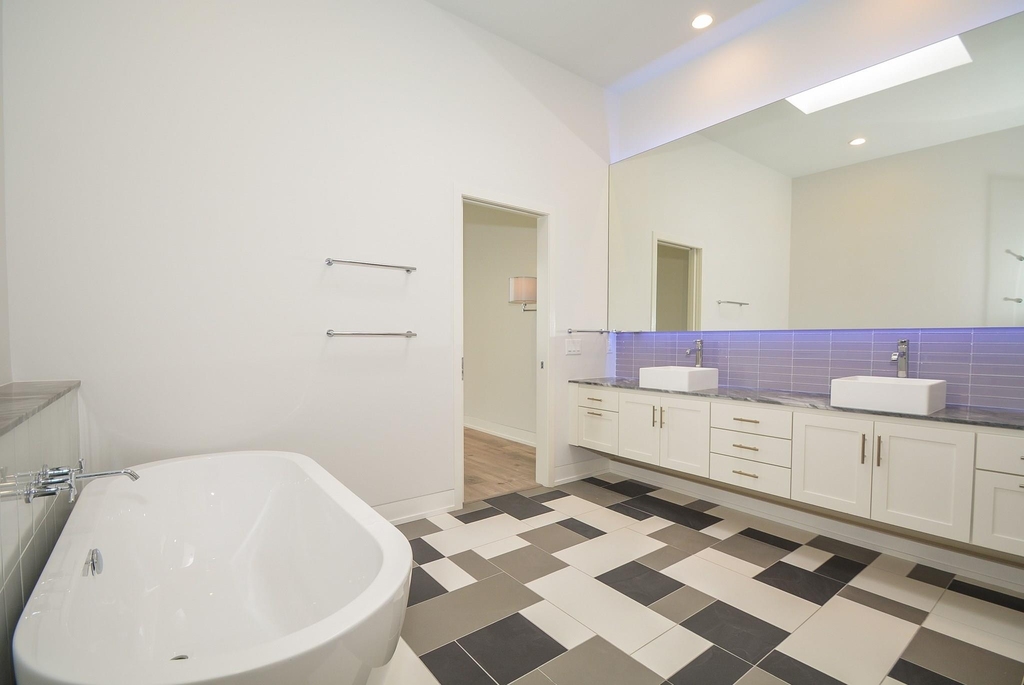 1905 Oakdale Street - Photo 31