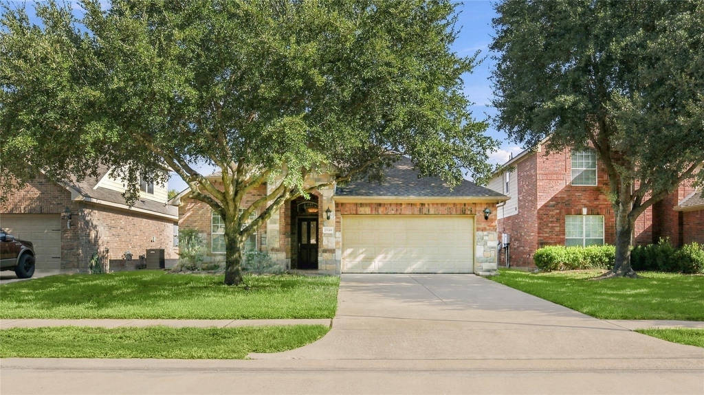 25018 Lakecrest Manor Drive - Photo 0