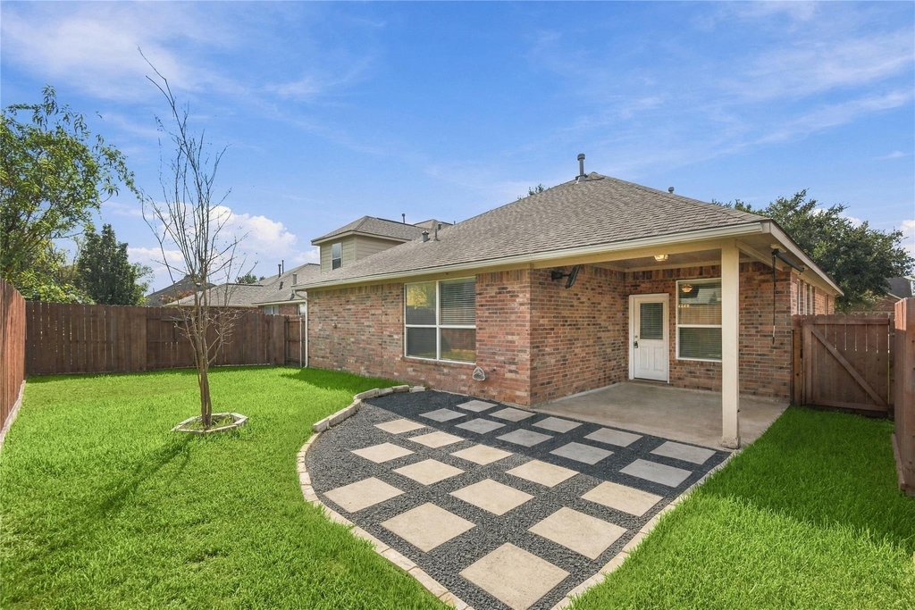 25018 Lakecrest Manor Drive - Photo 47