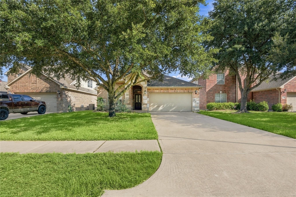 25018 Lakecrest Manor Drive - Photo 1