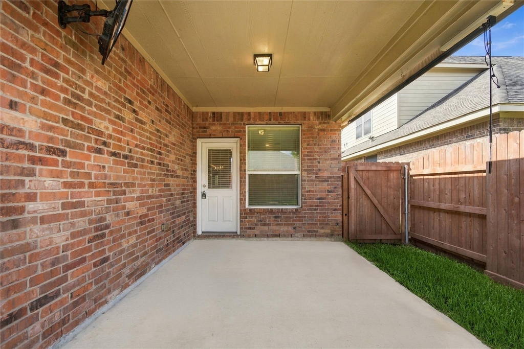 25018 Lakecrest Manor Drive - Photo 46