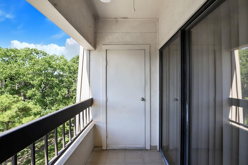 2209 S Braeswood Boulevard - Photo 4
