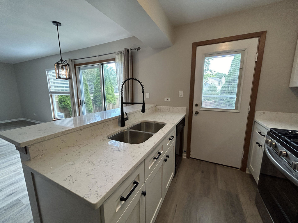1453 N Chelsea Avenue - Photo 2