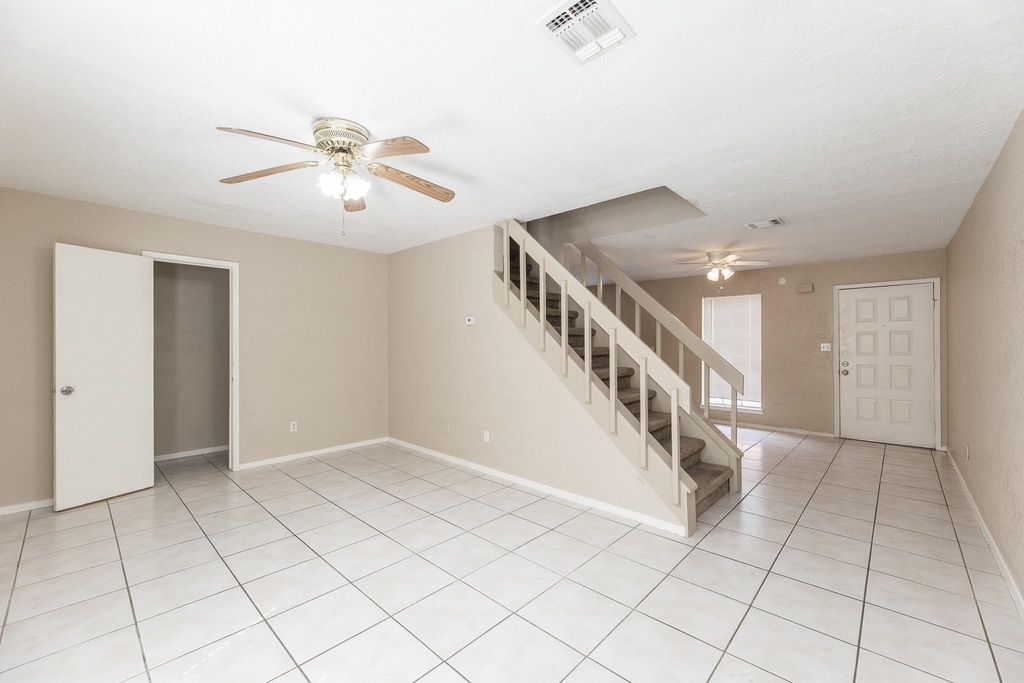 1926 Avenue B - Photo 8