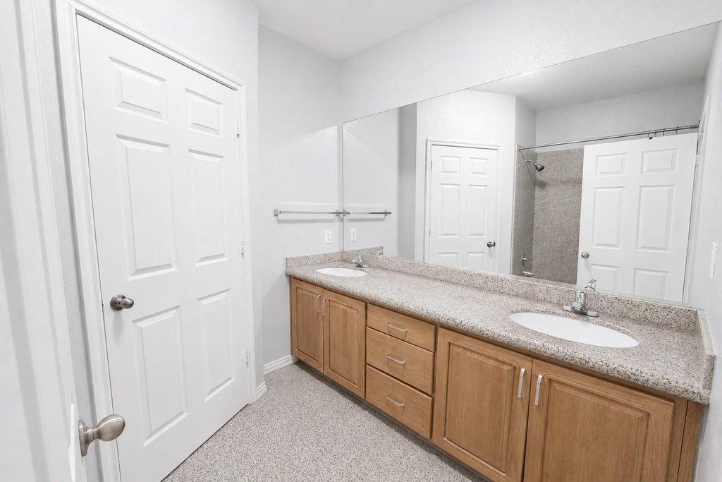 9400 Bellaire Boulevard - Photo 9