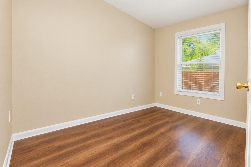 207 Smith Street - Photo 13