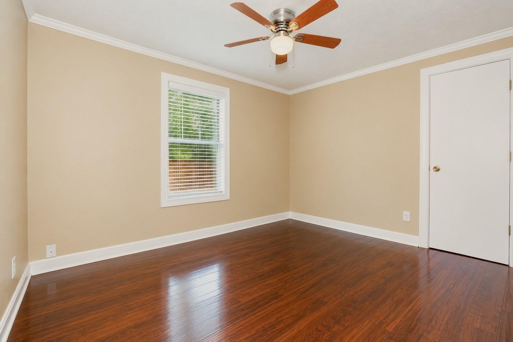 207 Smith Street - Photo 11