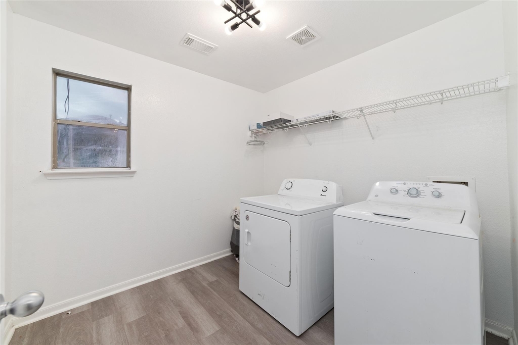 527 Remington Point Court - Photo 19