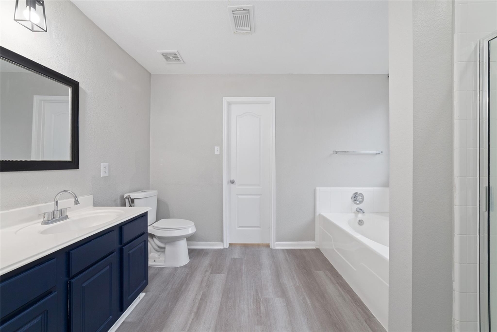 527 Remington Point Court - Photo 14