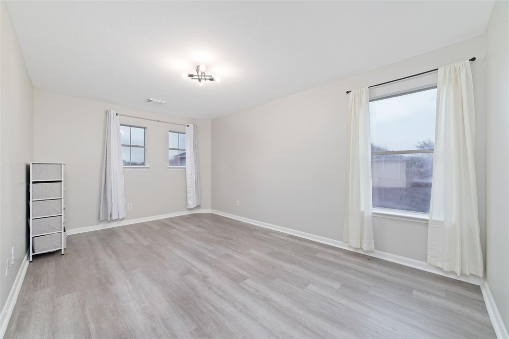 527 Remington Point Court - Photo 21