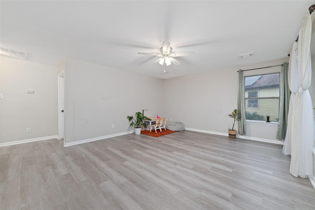 527 Remington Point Court - Photo 17