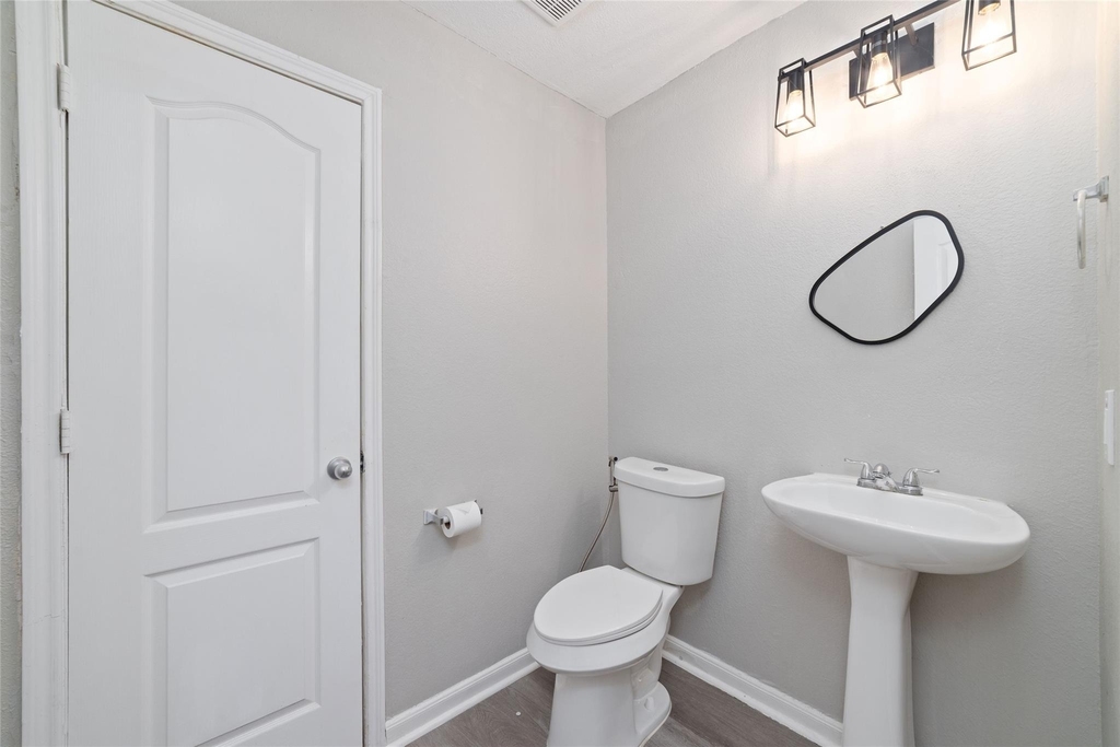 527 Remington Point Court - Photo 11