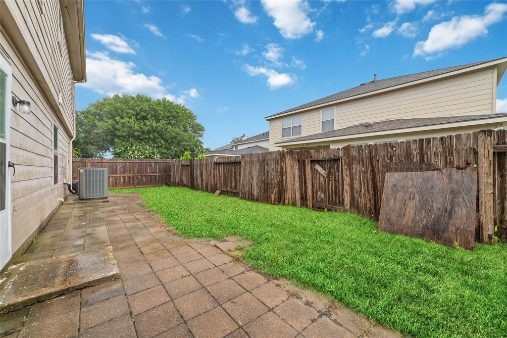 527 Remington Point Court - Photo 23