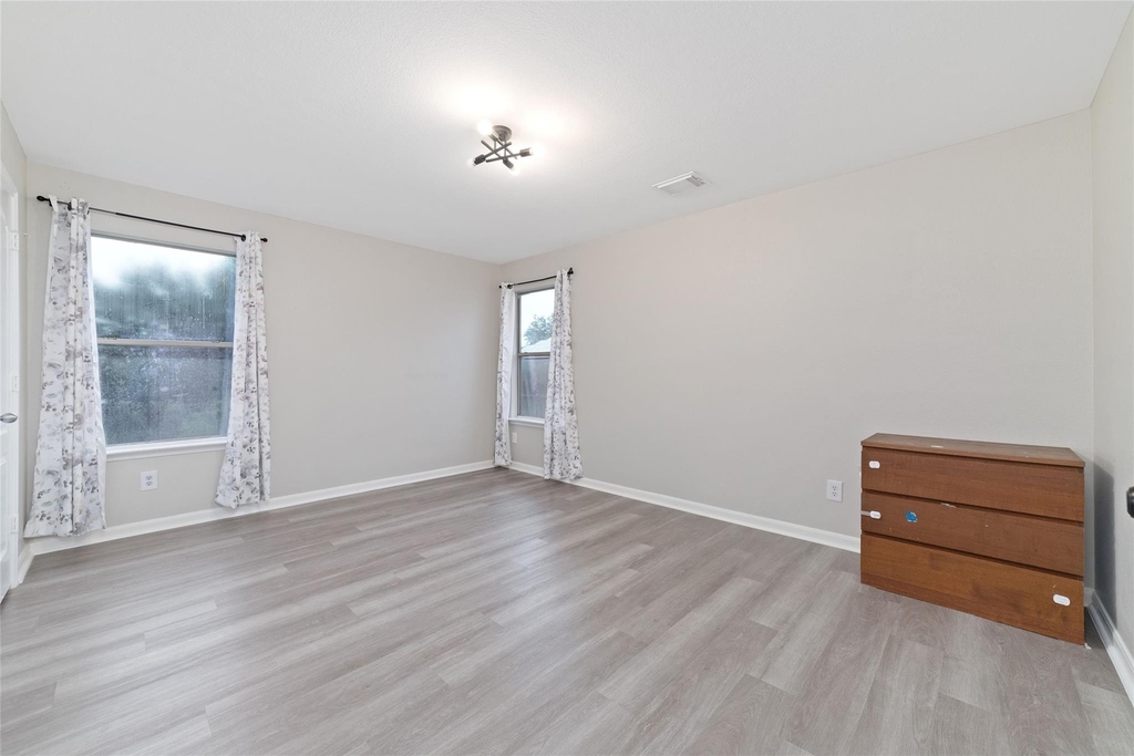 527 Remington Point Court - Photo 20