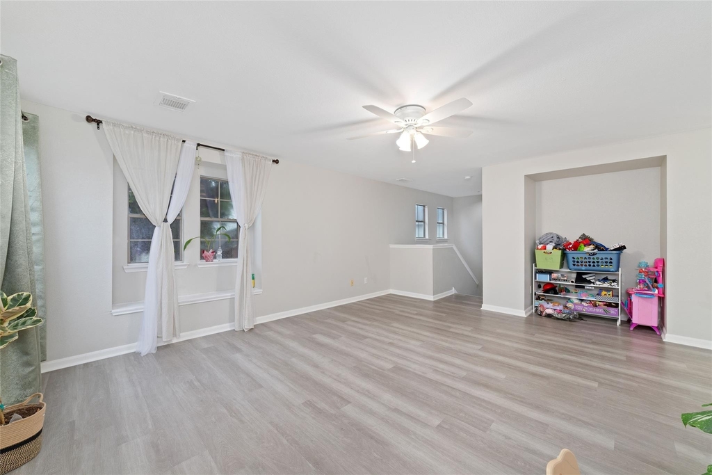 527 Remington Point Court - Photo 18