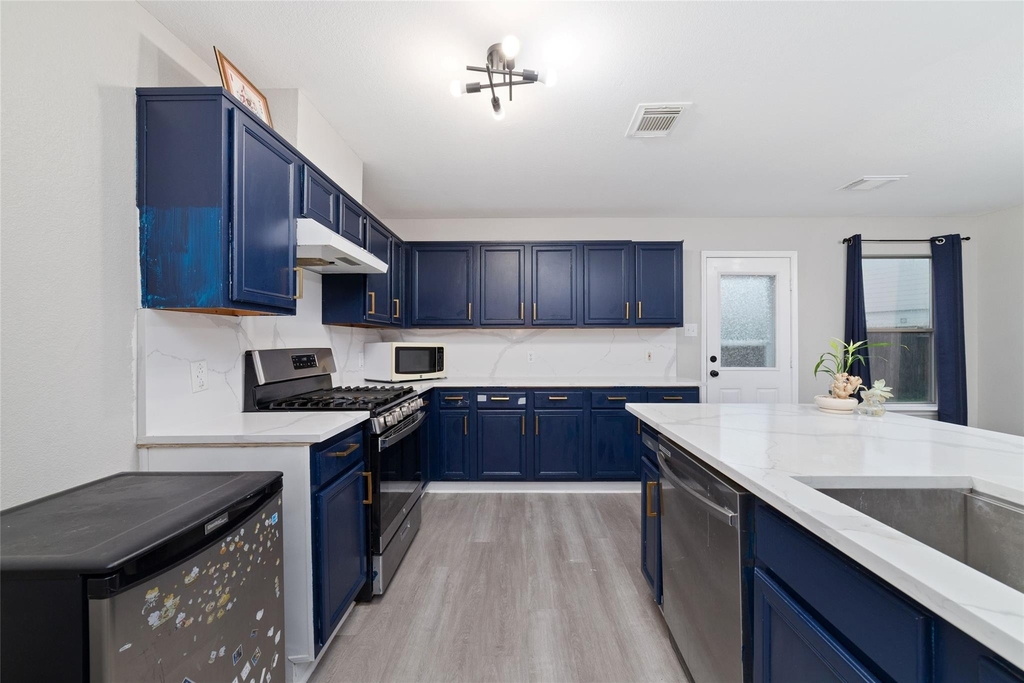 527 Remington Point Court - Photo 8