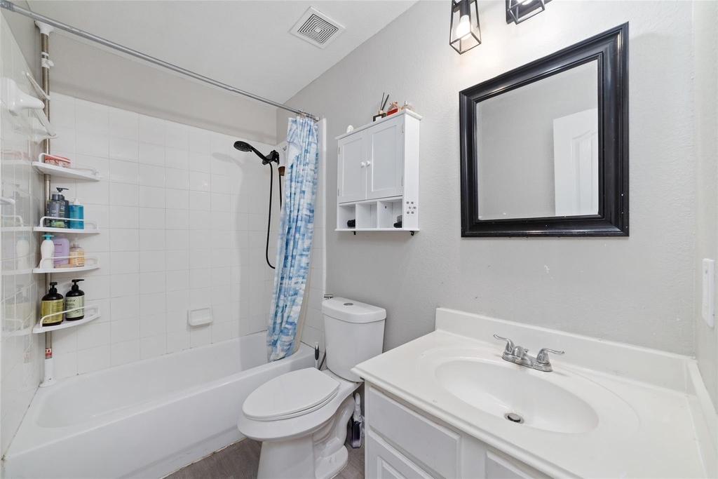 527 Remington Point Court - Photo 22