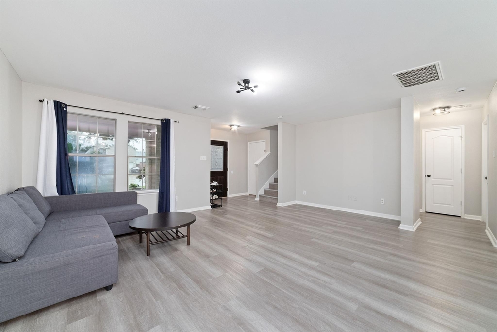 527 Remington Point Court - Photo 5