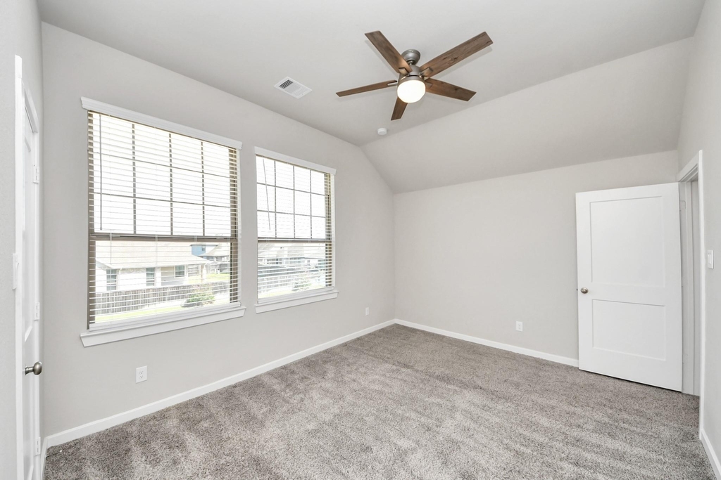 1919 Meadow Trail Drive - Photo 32