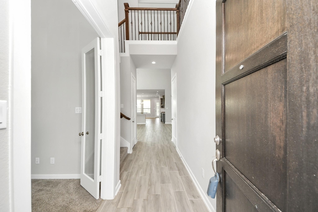 1919 Meadow Trail Drive - Photo 3
