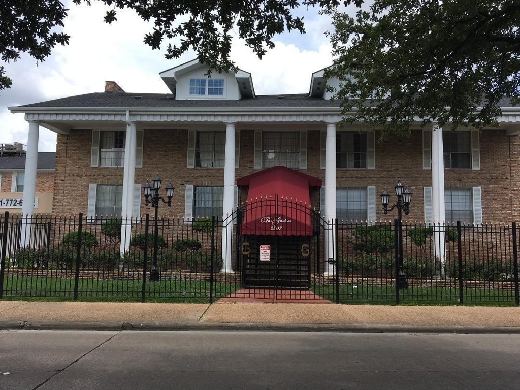 2507 Montrose Boulevard - Photo 0