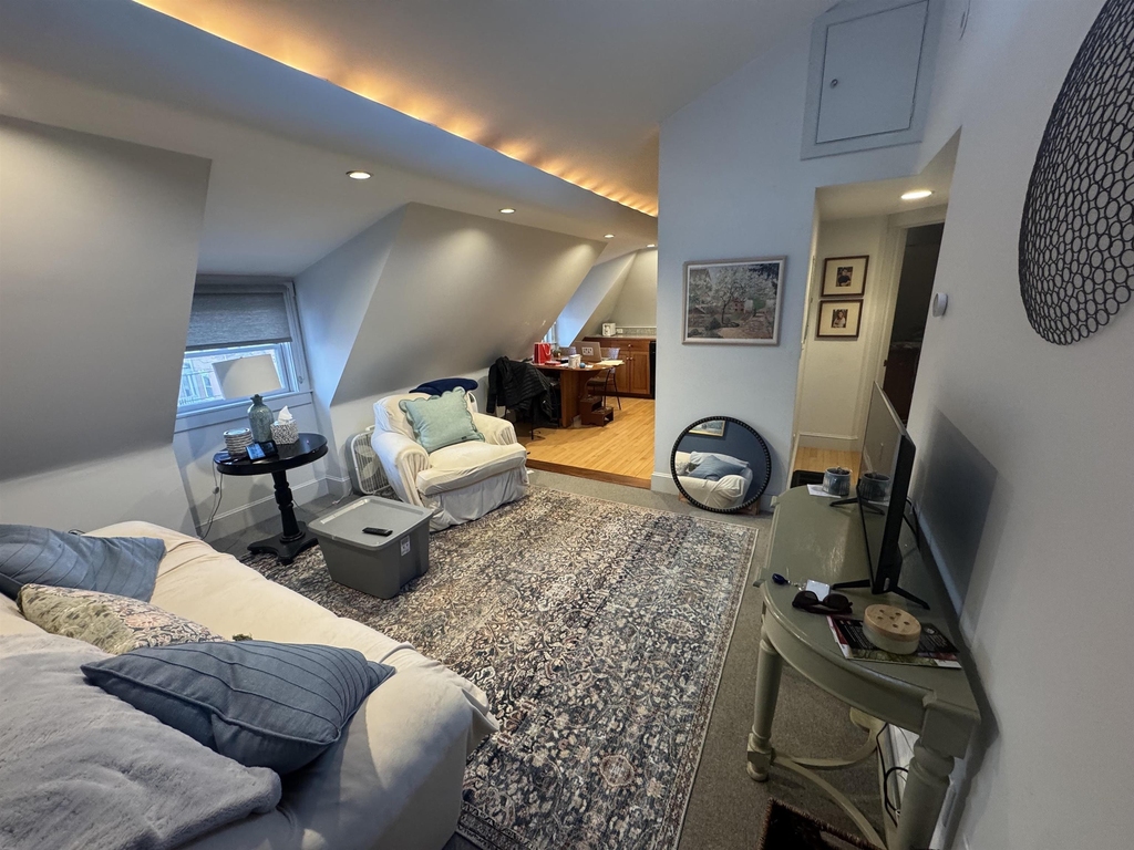 338 Middle - Photo 1