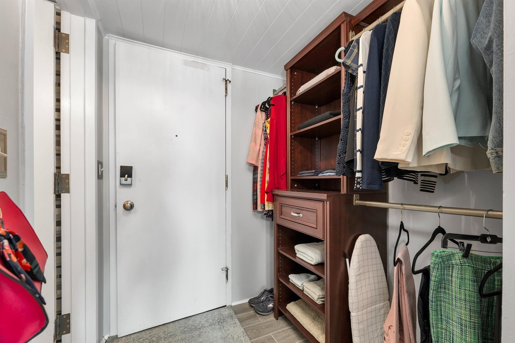 375 Endicott N - Photo 4
