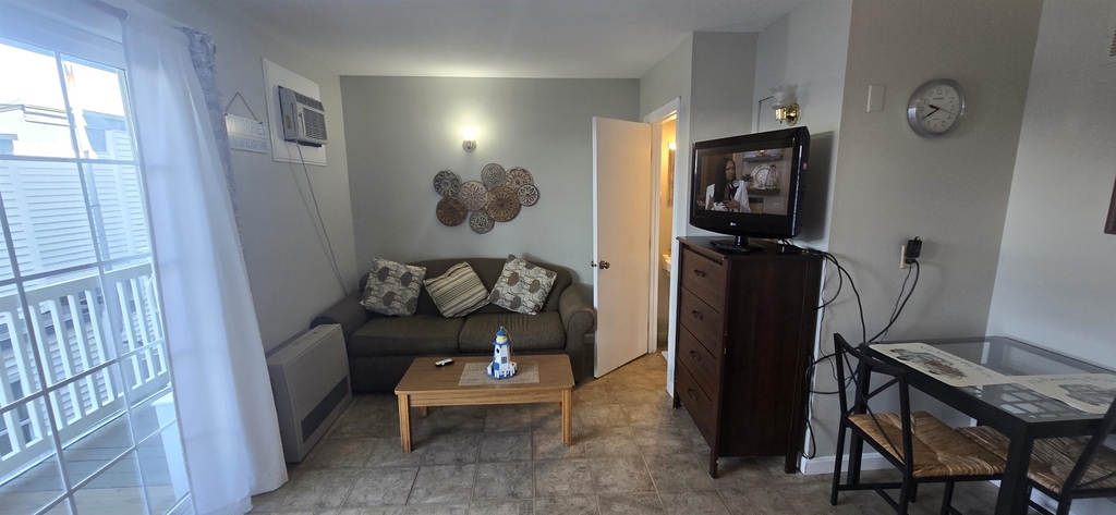 12 G - Photo 1