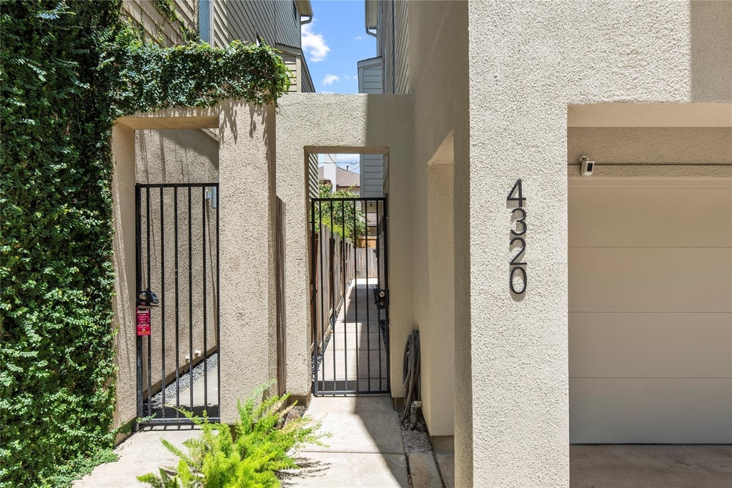 4320 Blossom Street - Photo 2