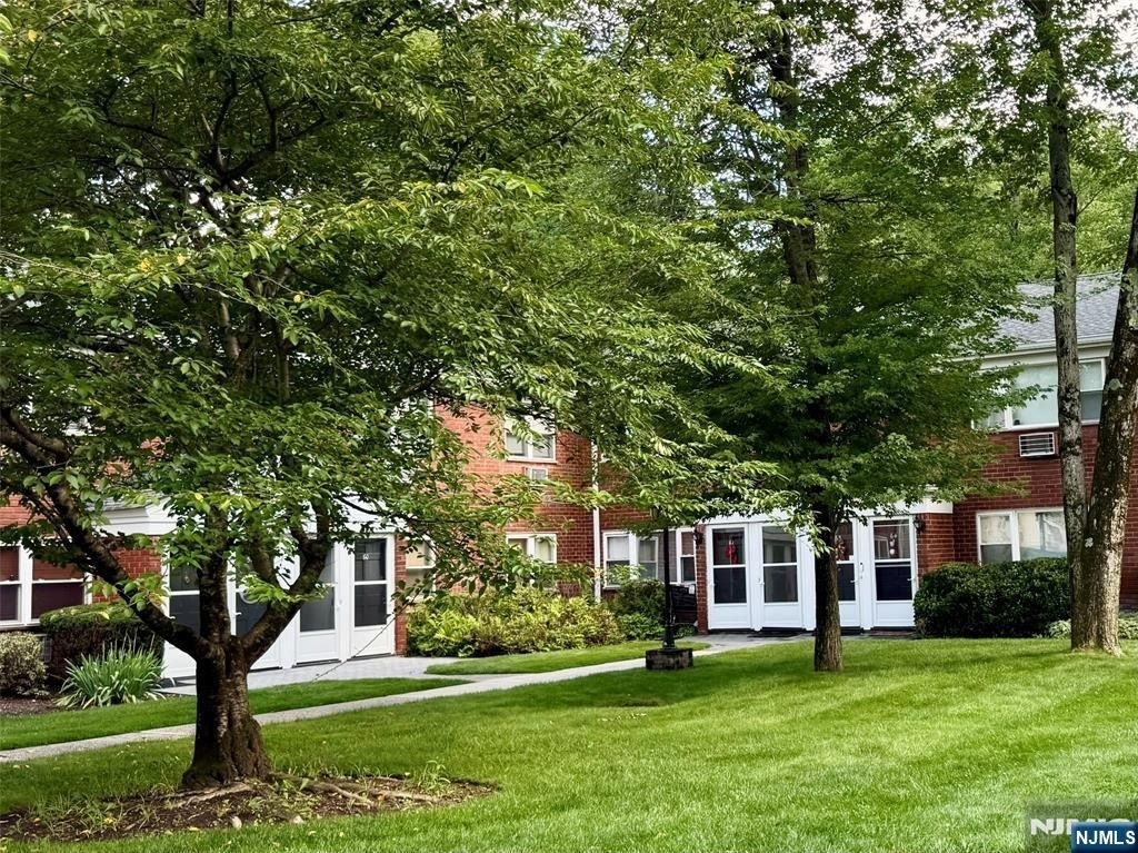 62 Regency - Photo 0