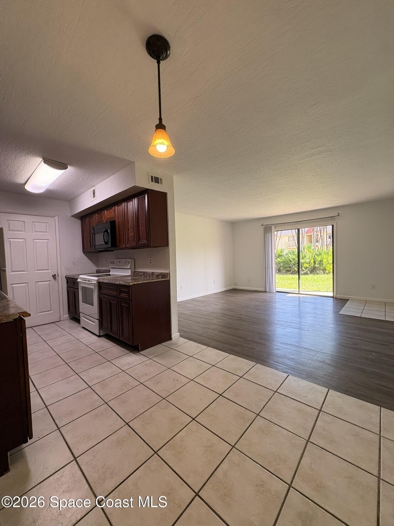 2130 Forest Knoll Drive Ne - Photo 4