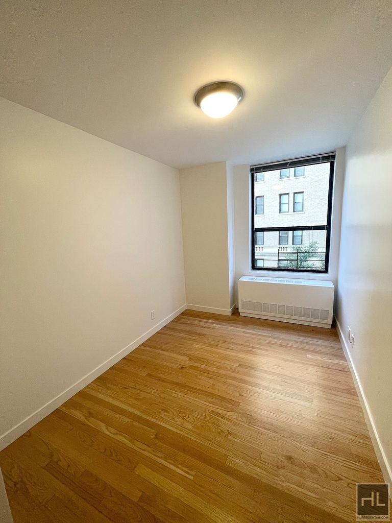West 87th Street - Photo 8
