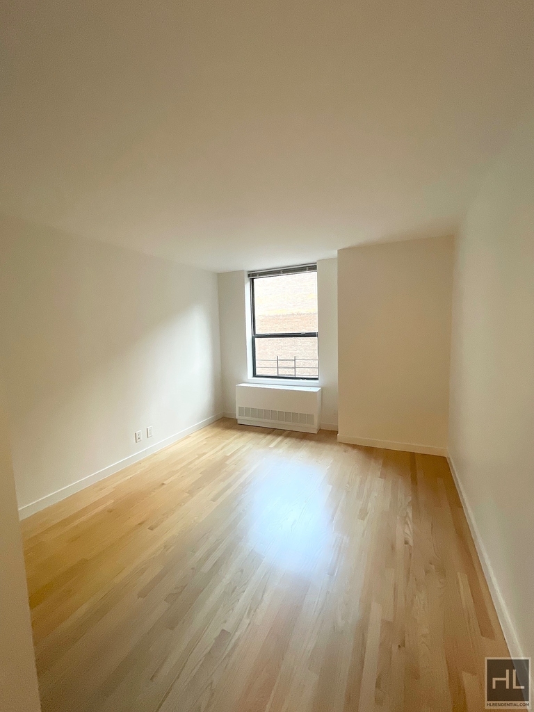 West 87th Street - Photo 6