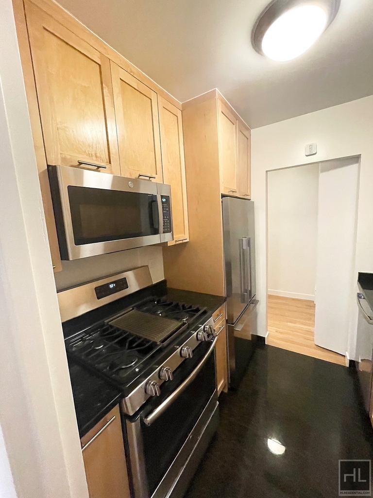 West 87th Street - Photo 10
